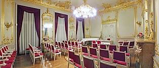 Eine holz gewordene und prall gefüllte wundertüte für kleine kinder, große kinder und für erwachsene, die das kindsein noch nicht aufgegeben haben. Weisses Haus Markkleeberg Wikipedia