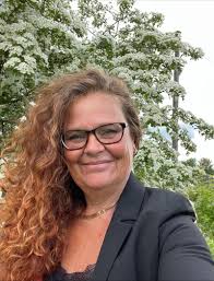 Charlotte Nipper's Instagram, Twitter & Facebook