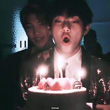 Namun, saat kita menanam rumput, tidak mungkin padi ikut tumbuh. Happy Birthday Visual God Taehyung Celebrity Photos Videos Onehallyu