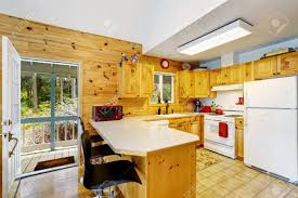 See more ideas about white appliances, kitchen remodel, kitchen inspirations. Inter Design Der Kuche Aus Holz Mit Weissen Geraten Offene Tur Zum Achterdeck Northwest Usa Lizenzfreie Fotos Bilder Und Stock Fotografie Image 62161291