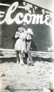 Bisbee Mining Historical Museum A Photo Of An Unidentified Young Couple In Bisbee Arizona During 1929 The Image Is From The Photograph Collection Of The Bis Bisbee Arizona Romance Vintage Love