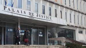 Free wifi access is available and you can relax with a drink on. De Nouveau Dans Le Box Du Tribunal De Beauvais Une Semaine Apres Sa Premiere Condamnation