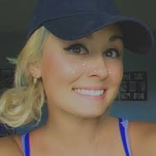 Brittany McCabe (@brittmcc89)