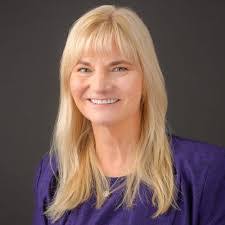 Holly Benner's Instagram, Twitter & Facebook