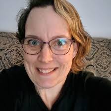 Michelle Clow's Instagram, Twitter & Facebook