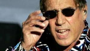 Adriano Celentano ..:: La Voce del Serchio ::.. Fatti, personaggi ambiente,  cultura e tradizioni lungo il fiume Serchio.