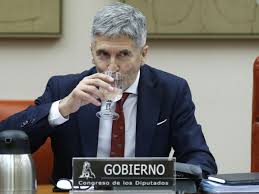 Marlaska subirá un 30% la valla de Ceuta y Melilla y quitará las concertinas