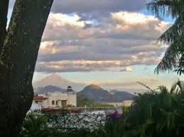 Cuernavaca Is The Capital And Largest City Of The State Of Morelos In Mexico It S Located About 85 Km 53 Mi South Of Mexi Cuernavaca Mexico Colores Ciudades