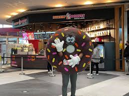 In need of a coffee and donut fix? Dunkin Donuts Feiert Eroffnung Grosser Ansturm Im Atrio In Villach 5 Minuten Nachrichten Aktuelles