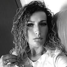 Ho trovato questi biscotti gelato, costo 2.39€ a parete mio e della mia  famiglia sono buoni, classico biscotto Pan di stelle con ripieno di gelato  alla panna con granella di biscotto, promossi