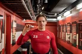 Michael rossi (46) steht immer hinter marco (18), er musste aber einen schritt zurückgehen. Exporte Ein Erstes Resumee Zum Derzeit Verletzten Austro Toptalent Marco Rossi Hockey News Info