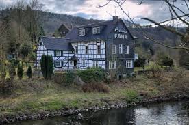 Haus Fahr An Die Gaststatte Erinnert Nur Der Schriftzug Mit Bildern Fachwerkhauser Style At Home Haus