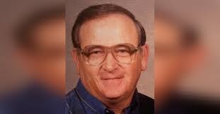 Everett Steele's Instagram, Twitter & Facebook