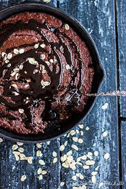 Schoko Zucchini Fruhstuckskuchen Mit Schokosauce Life Is Full Of Goodies Rezept Fruhstuck Kuchen Schokosauce Kuchen