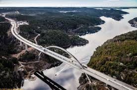 The svinesund bridge was opened with great ceremony on 15 june 1946, by the norwegian king and the swedish crown prince. Sweden Se On Twitter This Is Sweden The Svinesund Bridge To Norway Https T Co Hyebbgd3l0