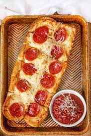Pepperoni Cheesy Bread Is A Shareable Cheesy Appetizer Version Of Pepperoni Pizza Pizza Easy Snack Appetizers Dinner Appetizers Delicious Appetizer Recipes