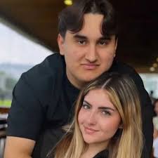 💑✨ ¡El amor está en el aire! Jesús Ernesto López Gutiérrez, el hijo menor  del expresidente AMLO, está dando de qué hablar tras revelarse su noviazgo  con la influencer Ivanna Isa. 🥰