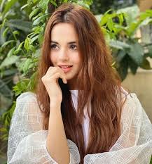Have you had the chance to catch actors anmol baloch, shahbaz shigri and komal meer in hum tv's qurbatain? Qurbatein Star Komal Meer Slaying In New Pictures