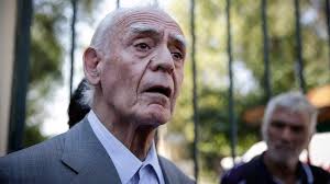 Σύμφωνα με ιατρικό ανακοινωθέν ο κ. O Akhs Tsoxatzopoylos 3espa Kata Ths 3aderfhs Toy H8ele Na Blapsei Th Gynaika Moy Emena Kai Ton Gio Moy