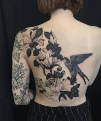 La plante bleue respire la sagesse et le calme. Idees De Tatouage Fleur Pour Femme 100 Photos Tatouez