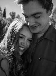 Merry Christmas from my family to yours! Feliz Navidad! May you have a  wonderful holiday with your love ones! Xo 🌲 🎁 ♥️ ✨ Love, The Steiners  Photo: @daniellebaconphotography