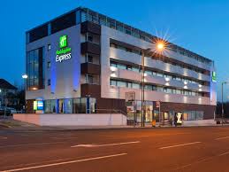 Located on the south side of the river thames but with easy access to the north side the express by holiday inn wandsworth/battersea is ideally located as a base for both business travellers and tourists visiting the capital city and all of its. Hotels In Wandsworth Top 104 Hotels In Wandsworth United Kingdom By Ihg Price From Gbp 66 24