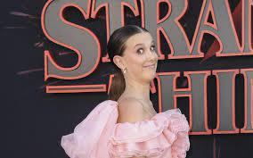 Brown began her acting career by playing guest roles on television. Millie Bobby Brown Beauty Linie Des Stranger Things Stars Ist Aus Tierliebe Vegan