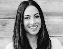 Amanda Arenas's Instagram, Twitter & Facebook