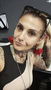 Dzień dobry piękni ludzie! Fejkowe konta są dzisiaj, jak katar, częste i  ich istnienie nie dziwi. Mnie dziwiło. Do wczoraj. Dwa dni temu dostałam  wiadomość od Iksa. Nie byłam zainteresowana i jeśli