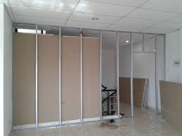 Kreatif memang nggak kenal bats, salah satunya dengan membuat barang bekas menjadi barang yang lebih bermanfaat. Partisi Ruangan Gypsum Aluminium Balikpapan Metro Properti