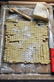 Les Crozets Sont Des Pates De Savoie Coupees En Petits Carres Traditionnellement Cuisinees En Gratin Depuis Croziflette Recette De Crozet Recettes De Cuisine