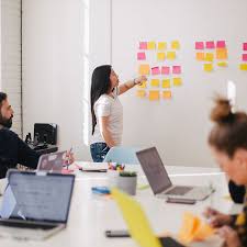 Meetings provide an opportunity for issues to be discussed either briefly or at length. Catering Meeting Munchen Lekkerei Catering Munchen Business Catering Event Catering Messe Catering