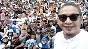 Bersandar di pasha ungu, nyai nikita emang selalu centil yah! Psi Kuliahi Pasha Ungu Buntut Debat Banjir Dengan Giring