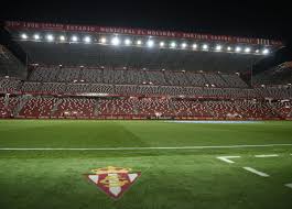 Voetbal is de populairste sport ter wereld, dus het is dan ook geen totale verrassing dat voetbalwedstrijden worden gespeeld in enkele van de grootste stadions ter wereld. Oudste Stadions Voetbal Spanje Retro Voetbal