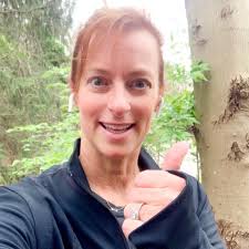 In honor of “Going Blonde” being out for one week… thought I'd throw it  back to my blonde era 🤣💛 Thanks for all the love