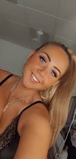 Ring ... Ring @AshtonRae4 Why don't you give her a ☎️ Miss Ashton Rae ❤️  9pm-5:20am