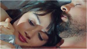 Alihan e Zeynep hanno deciso di ricominciare da zero lontano da Istanbul e  da tutti i loro cari...» Le ultime anticipazioni della soap opera turca  "Forbidden Fruit" continuano a sorprendere le appassionate,