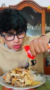 Disfruta del delicioso saltadito de pollo con chucuta peruana en este ASMR  Mukbang