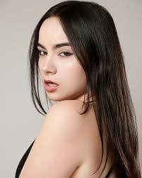 Regina Pacheco's Instagram, Twitter & Facebook