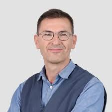 Esther Straub wird erste Kirchenratspräsidentin