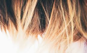 Il decapaggio è un processo che si esegue sui capelli tinti ma anche su. Coprire Shatush Con Decapaggio Come Si Fa Giulio Art Studio