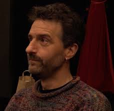 Proyección de: Los labios apretados A Coruna Sabado 6 de mayo a las 7 (19h)  de la tarde en A TOBEIRA DE OZA-A CORUÑA