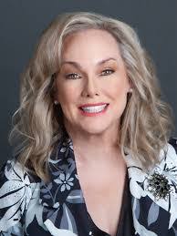 Lisa Stout's Instagram, Twitter & Facebook