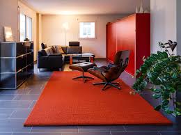 Das spiel von sanften formen und proportionen mit dieser balance oder diesen farbverläufen tragen zu einem zeitlosen design für wohnen oder objekt bei. Calicut 136 Teppichfliesen Von Ruckstuhl Architonic