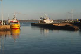 La Frontiere Entre Le Port Du Croisic Et Le Traict Du Croisic Le Croisic Vacances Portes