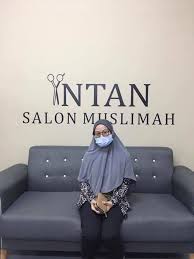 Dalam undian bertajuk 'memandangkan kedai gunting rambut masih belum dibenarkan beroperasi sejak pelaksanaan perintah kawalan pergerakan fasa sementara itu, undian di twitter menyaksikan sebanyak 54 peratus daripada 1,120 pengundi memilih menunggu kedai gunting rambut beroperasi. Alhamdulillah Terima Kasih Intan Salon Muslimah Kajang Facebook