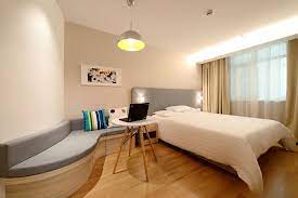 Selain gaya interior yang bisa kamu rancang sedemikian rupa, jangan lupa menambahkan motif stensil di plafonnya. 5 Tips Memilih Plafon Kamar Agar Tidur Lebih Berkualitas