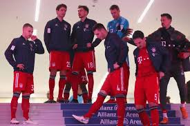 Born 27 march 1986) is a german professional footballer who plays as a goalkeeper and captains both bundesliga club bayern munich and the germany national team.he is regarded as one of the greatest goalkeepers in the history of the sport. Bayern Munich Star Manuel Neuer Injured Ahead Of Champions League Showdown With Liverpool Liverpool Echo