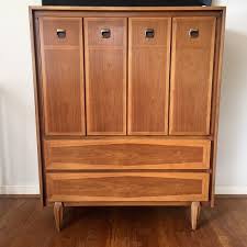 Shows light wear (sporadic small veneer chips, scratches etc.). Mid Century Modern Gentleman S Chest Contrasting Veneer American Of Martinsville Epoch