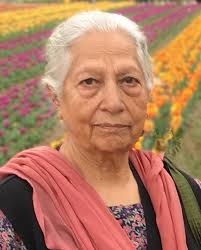 Flight engineer Kalpana Chawla attends a press conference December 20, 2002  at the Kennedy Space Center, Florida.